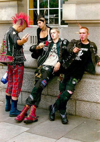 Punk vs Goth： A Deep Dive into Two Distinct Subcultures