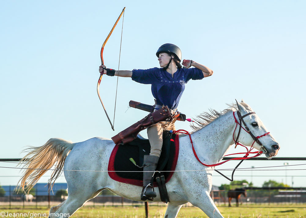 Using a Horse Archery Bow: Simple Steps for a Good Time!