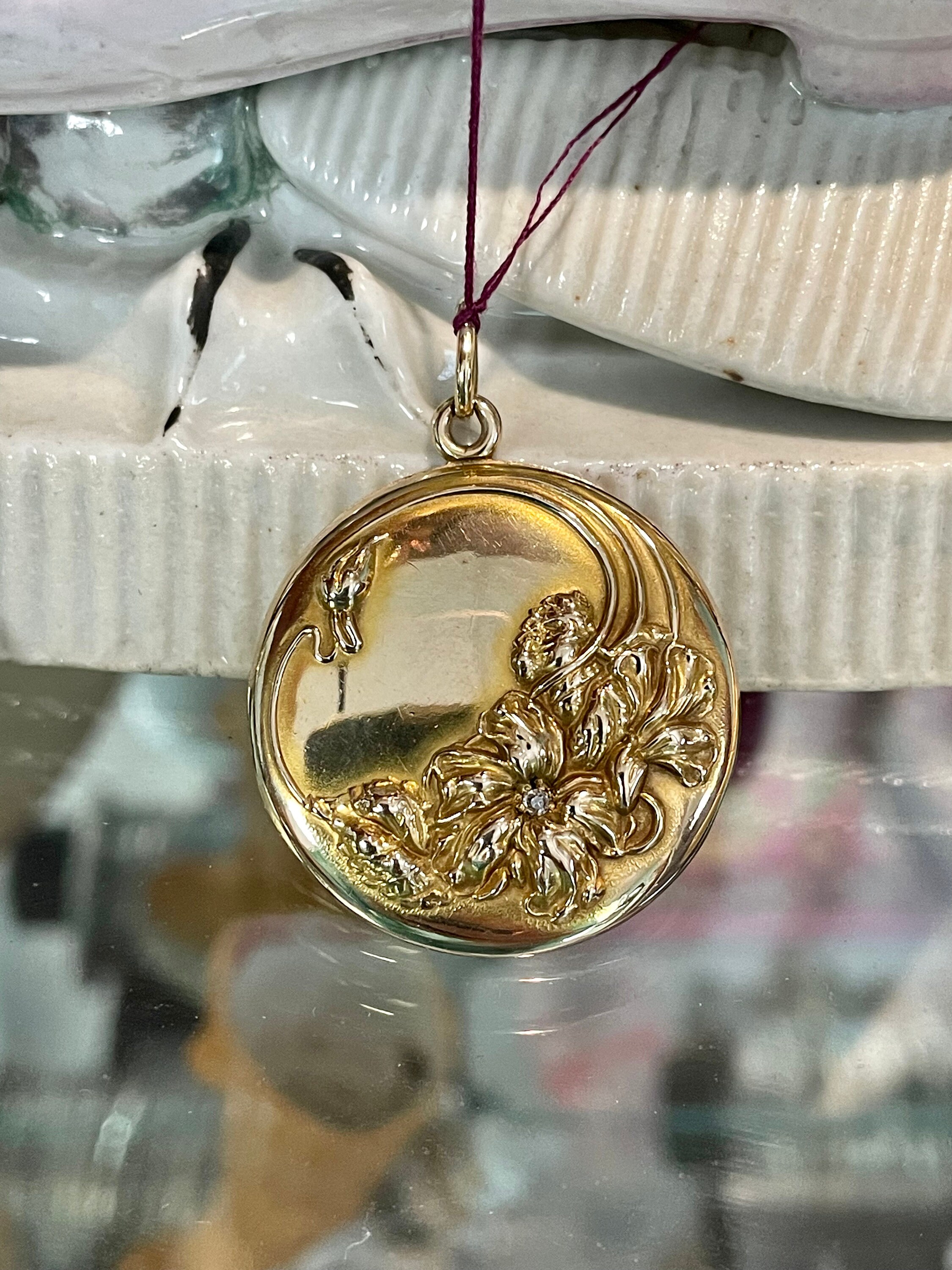 Best Art Nouveau Locket With Diamond: Get The Right One!